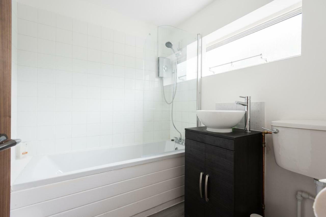 The Century Chalet - Contemporary 2Bdr Townhouse With Parking Apartman Oxford Kültér fotó