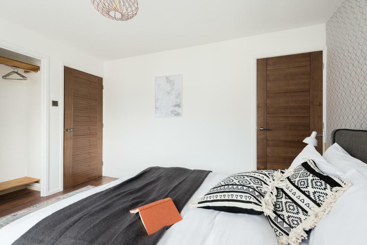 The Century Chalet - Contemporary 2Bdr Townhouse With Parking Apartman Oxford Kültér fotó
